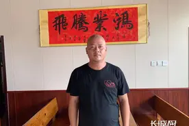 「凡人微光」老人雨天买药车坏半路上，好心人驱车70里帮忙送回家图片