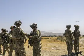美国一老兵打求助热线：情绪激动，妻子孩子仍在阿富汗图片