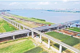百余建设项目“打伞干活”，万余建设者奋战一线 武汉地铁捷报频传冲刺“全年精彩”图片