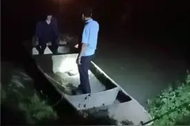 九旬老人走亲戚，深夜“走”到河中央图片