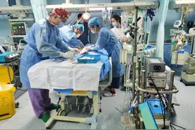 感冒引发暴发性心肌炎18岁男孩命悬一线 人工心肺“代班”270小时转危为安图片