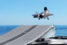 美英开展交叉登舰演练：F-35B从英国航母起飞 在美国准航母上降落图片