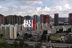 昆明15栋烂尾楼集中爆破，其中一栋倾斜未倒图片