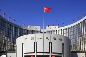 “存款超10万一律被查”？假的图片