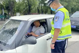 无证驾驶、闯红灯……济源公安严查电动四轮轿车图片