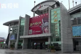 张家界天门山景区恢复开放，迎来的首位游客来自深圳图片