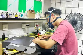 3年修复4000个鞋盒火上热搜“鞋圈大佬”蒋塘主：赚的钱都用来买工具了图片