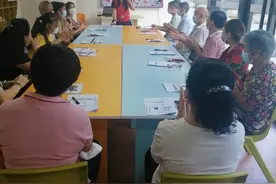 玩转智能，长者您行！莲花街道狮岭社区推出长者手机学习小组图片