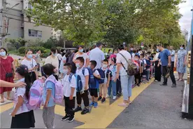 告别暑假 扬帆起航 青岛超银小学迎来开学第一天图片