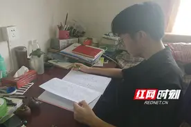 金秋助学丨懂事的他成绩优异 从高中便开始勤工俭学图片