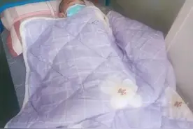 广州单亲爸爸病危，11岁儿子守在病房喂饭、洗澡、倒尿……他的懂事让人心疼……图片