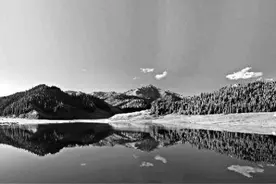 西安出发多地机票跳水 市民错峰出游正当时图片