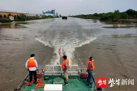 情侣起争执双双跳入运河女子被救起 6名志愿者乘船苦寻38小时找到男尸图片