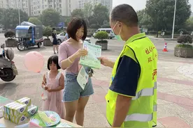 反诈宣传有你我，垃圾分类兴万家，槜李社区开展广场宣传活动图片