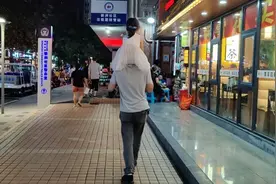 超有爱！陪爸爸跑网约车的小女孩要上幼儿园了图片