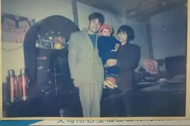大爱！丽水一女子带着前夫改嫁，三人亲如一家图片