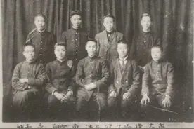 周恩来尘封半个世纪的合影，牵出一段秘闻图片