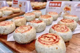 现烤月饼一个周末卖出10万只，热乎乎送到家！口味太丰富，竟还有“冷锅串串味”图片
