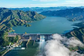 河北迁西：潘家口水库泄洪放水图片