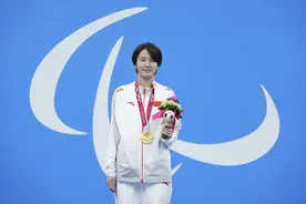 游泳——中国选手包揽女子50米自由泳S11级冠亚军图片