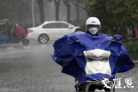 初秋，南京雷声大作、暴雨如注图片