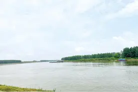 汉江秋汛来袭 湖北全力迎战图片