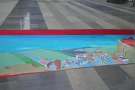 少年派丨用画笔描绘烽火革命故事 中学生手绘4米长卷传承红色基因图片