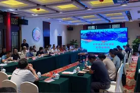 继南疆铁路后，新疆将再建一条连通南北疆铁路新线图片