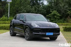 集舒适、豪华、高性能于一身的“Dream Car”试2022款保时捷Cayenne Turbo图片