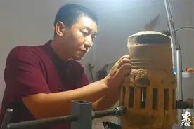 情到深处泪如泉涌，刀过木身巧夺天工！“不务正业”的农村工匠成了艺术家图片