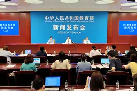 教育部：不得按考试结果给学生分班排座图片