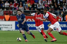 30号梅西上演巴黎首秀，替补登场零射门图片