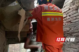 险！施工中墙壁倒塌 炎陵六旬岁老人被压图片