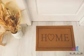 地垫该放在大门外还是大门里？原来以前都做错了图片