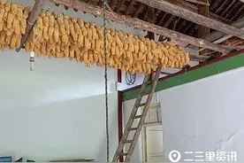 怪事！男子被倒吊在房梁上一整夜，警方：自己把自己吊起来图片