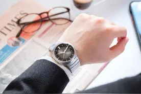 亨利慕时疾速者万年历腕表，品牌两大标志性技术工艺完美交融图片