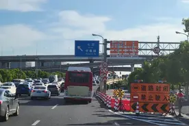 太难了！走哪儿都堵！嘉闵高架沪松公路匝道封闭后……图片