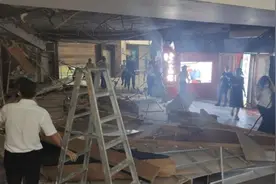 广州地铁通报一地铁站出口临时关闭：出口外商场天花脱落视频封面
