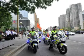 【十四运倒计时！3天】最迅速 女子铁骑快速处理事故 全力保障道路安全图片