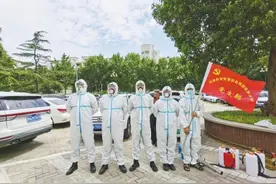 复工首日 员工们早早就到了单位“真不知道自己还是个工作狂”图片