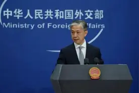 军训照=军方背景？3名中国留学生遭美方遣返，外交部回应图片