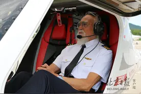 敢想敢干！一生挑战自我的王德顺，85岁高龄拿下飞行驾照图片