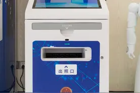 省时方便！企业不出园区即可领取营业执照和公章↓图片