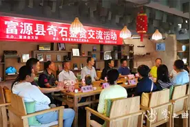 富源县举办奇石鉴赏交流活动图片