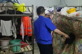 顶复大户型变身“超级客栈”，普陀城管这样取缔图片