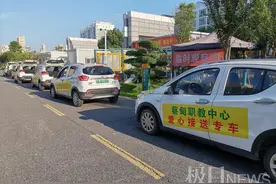 连续四次，这所学校用爱心专车接学生进校园图片