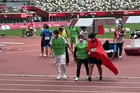 上海队员东京残奥会上首破世界记录！张亮敏今夺女子F11级铁饼金牌并破世界纪录图片