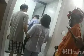 三岁女童家中被反锁卫生间，民警消防员登门救援图片