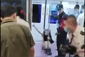 西安地铁拖拽事件视频曝光后续！律师：地铁保安无权强制带离乘客 交通部已上报西安地铁拖拽事件图片