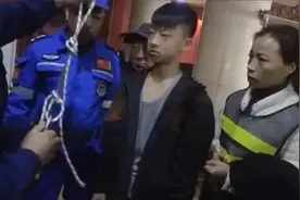 倒挂6次救女孩，14岁的他做到了图片